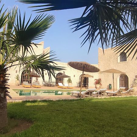 Riad Bini-Ddik As-Sawíra Exteriér fotografie
