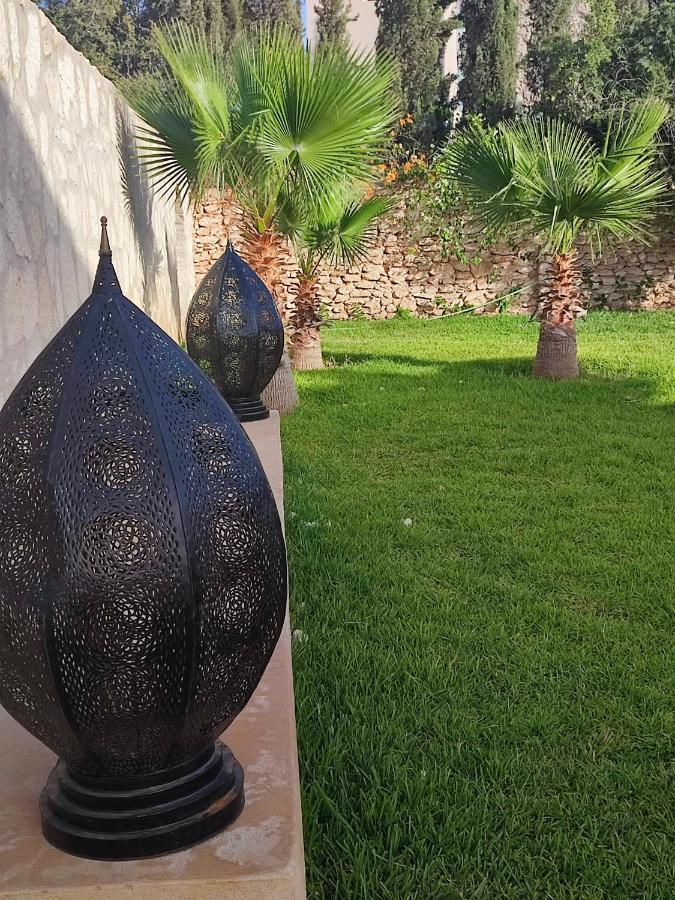 Riad Bini-Ddik As-Sawíra Exteriér fotografie