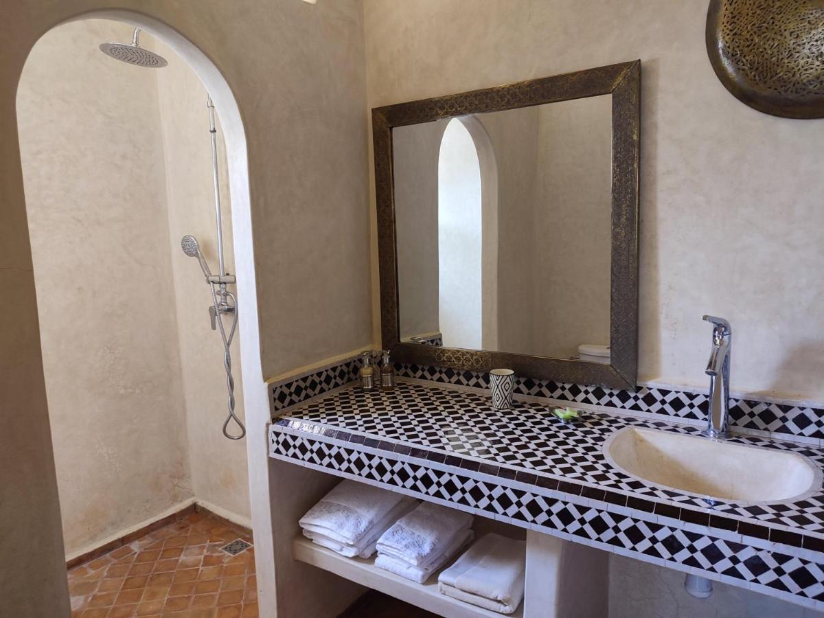 Riad Bini-Ddik As-Sawíra Exteriér fotografie