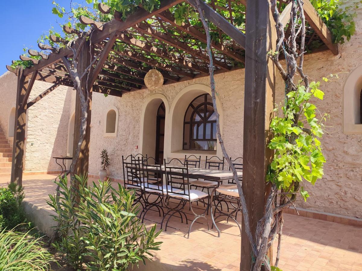 Riad Bini-Ddik As-Sawíra Exteriér fotografie