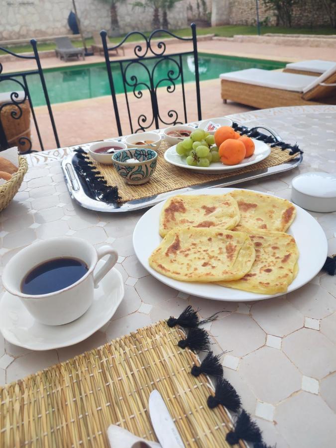 Riad Bini-Ddik As-Sawíra Exteriér fotografie