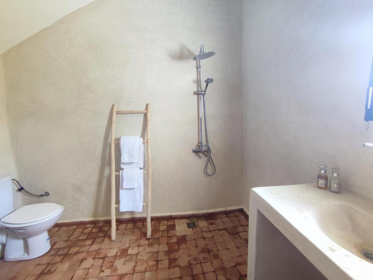 Riad Bini-Ddik As-Sawíra Exteriér fotografie