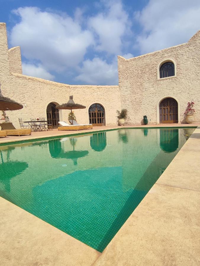 Riad Bini-Ddik As-Sawíra Exteriér fotografie