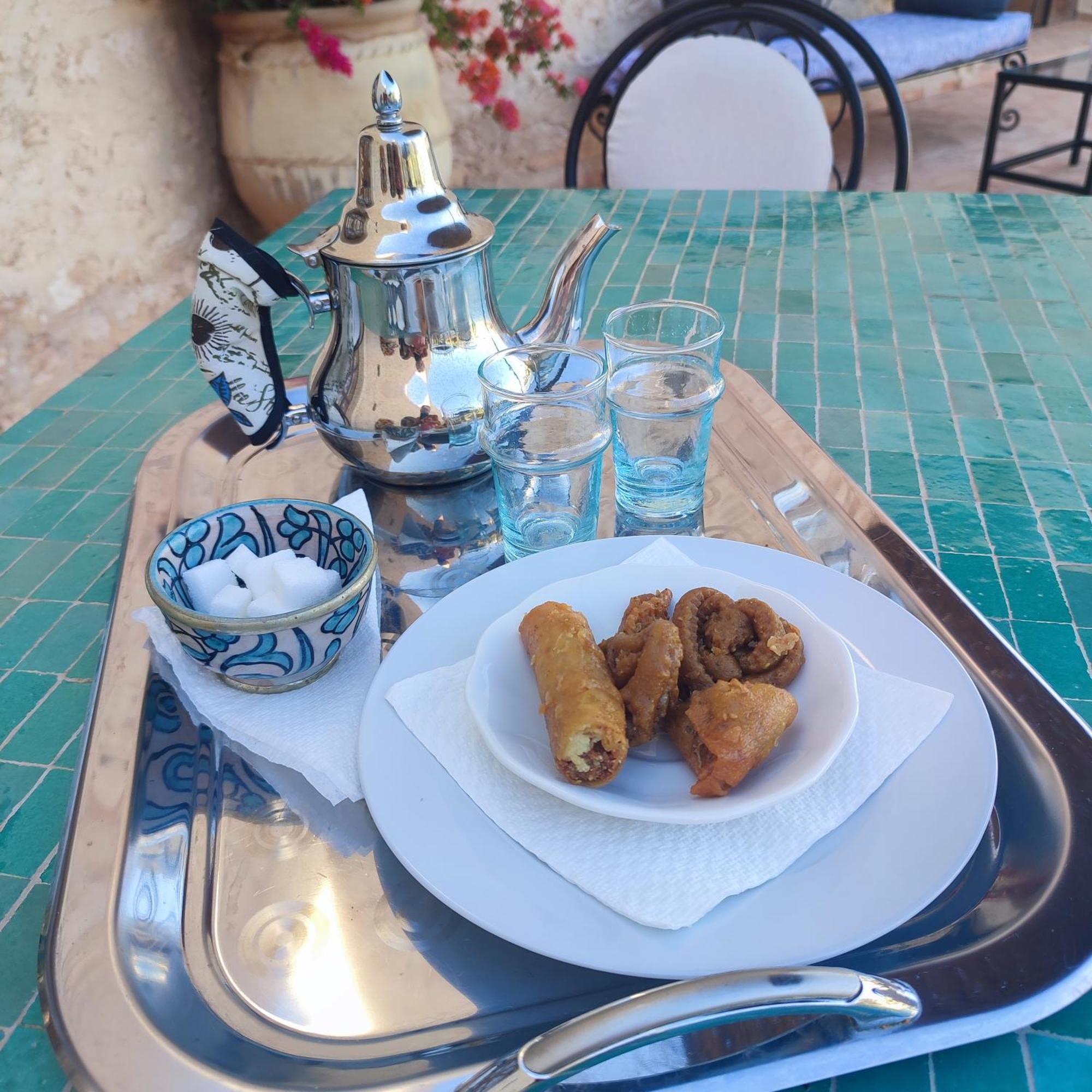 Riad Bini-Ddik As-Sawíra Exteriér fotografie