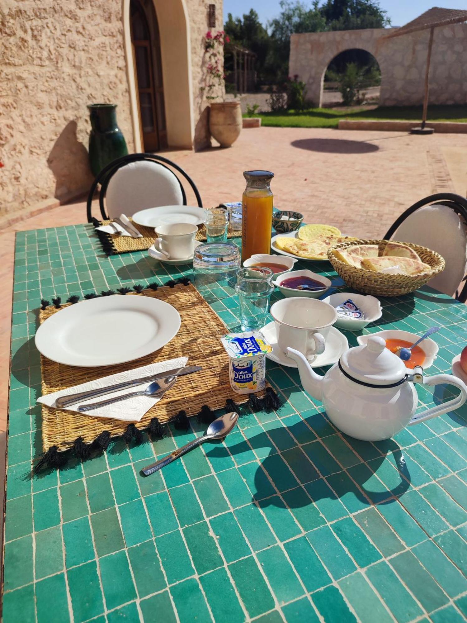 Riad Bini-Ddik As-Sawíra Exteriér fotografie