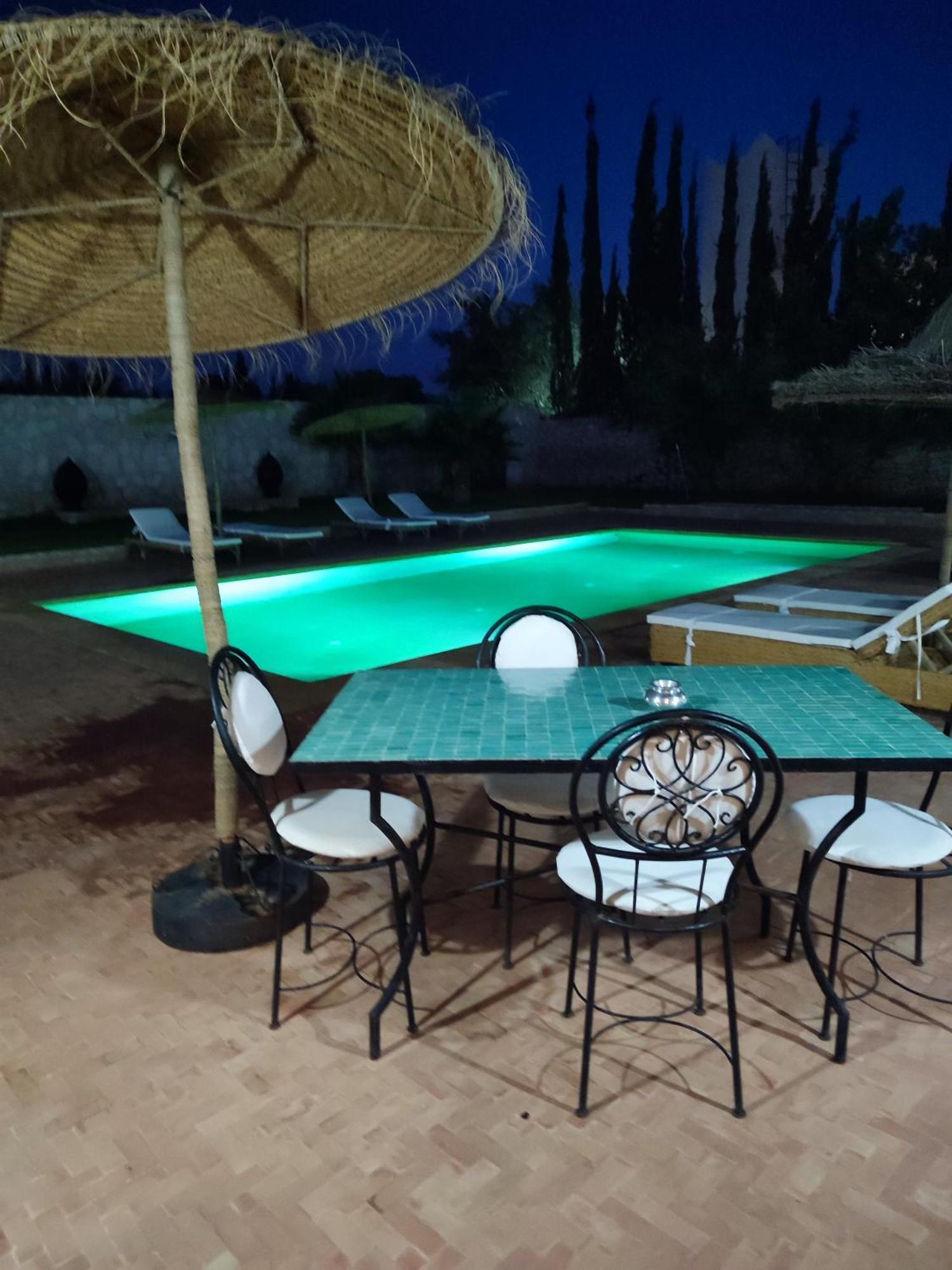 Riad Bini-Ddik As-Sawíra Exteriér fotografie
