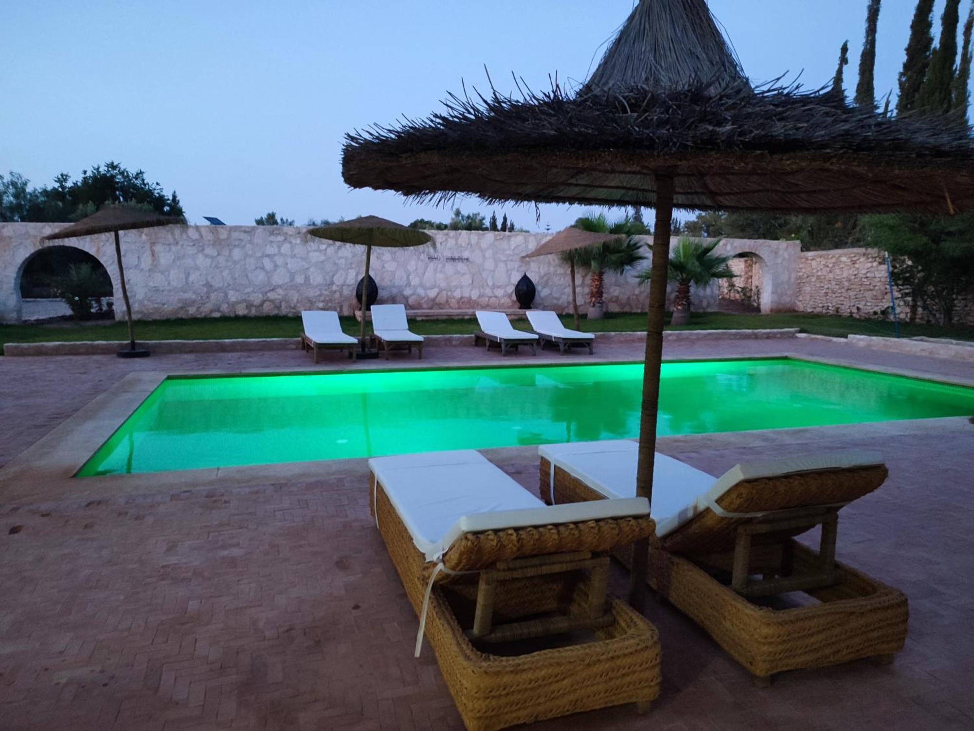 Riad Bini-Ddik As-Sawíra Exteriér fotografie