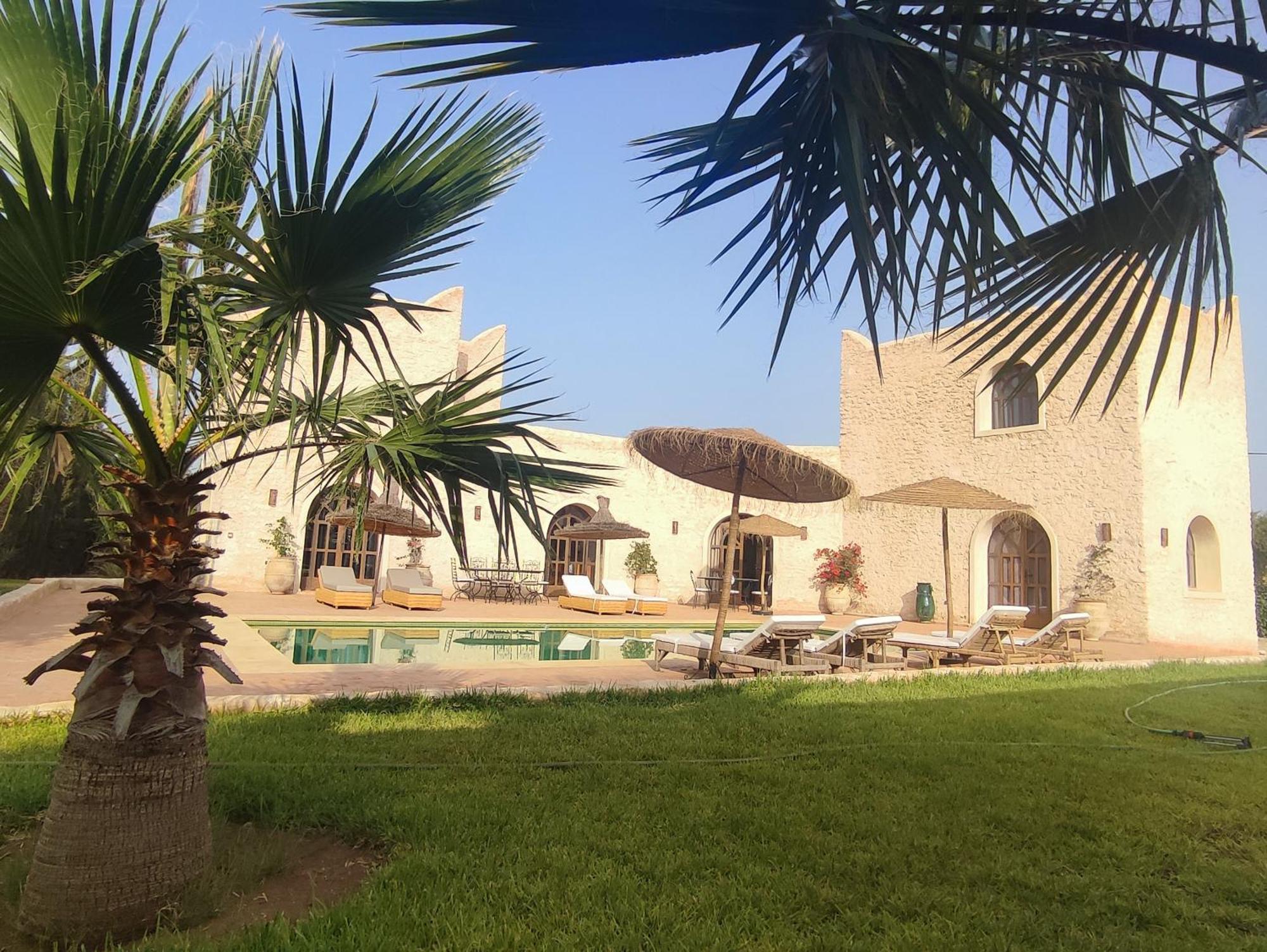 Riad Bini-Ddik As-Sawíra Exteriér fotografie