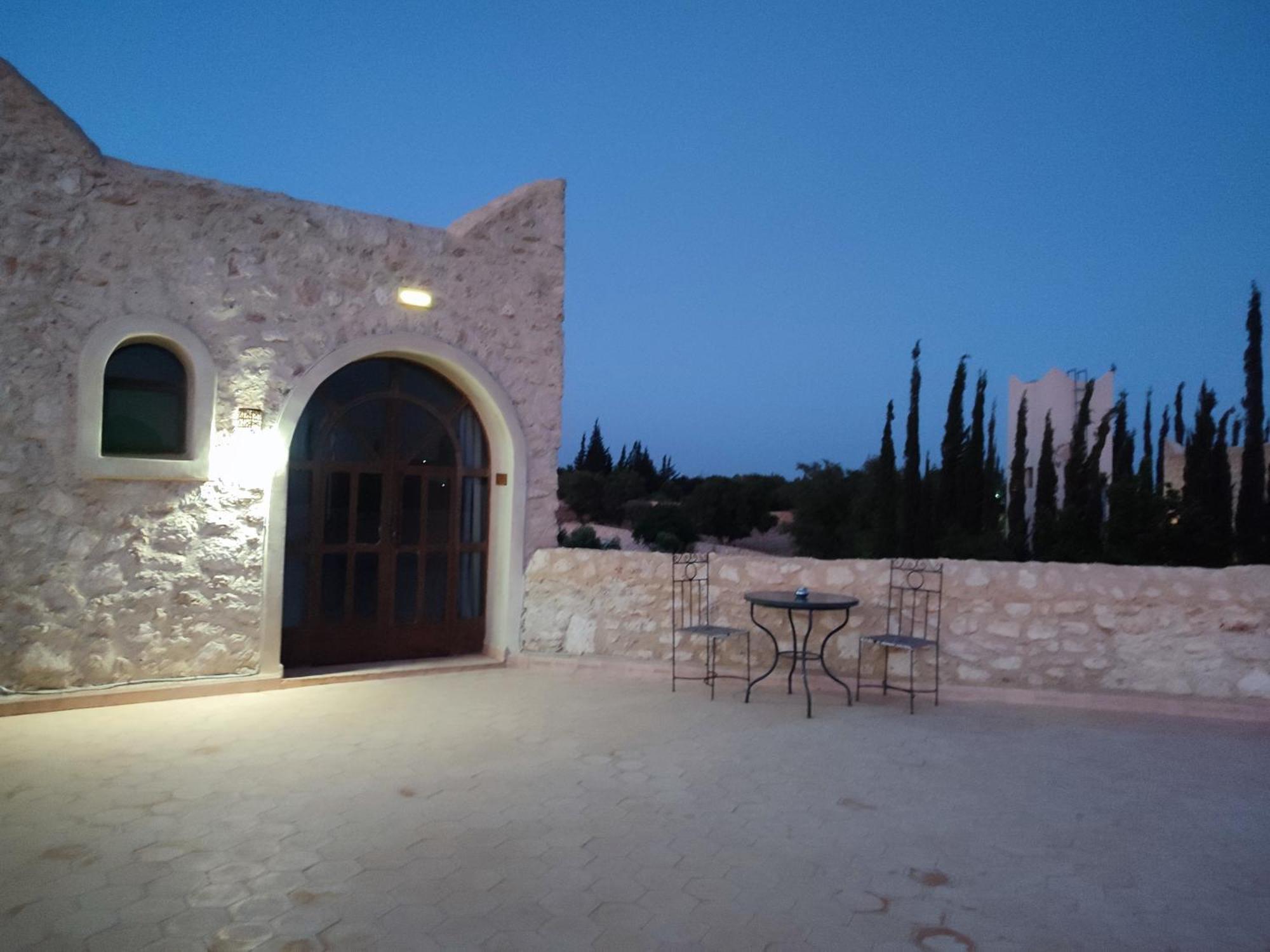 Riad Bini-Ddik As-Sawíra Exteriér fotografie