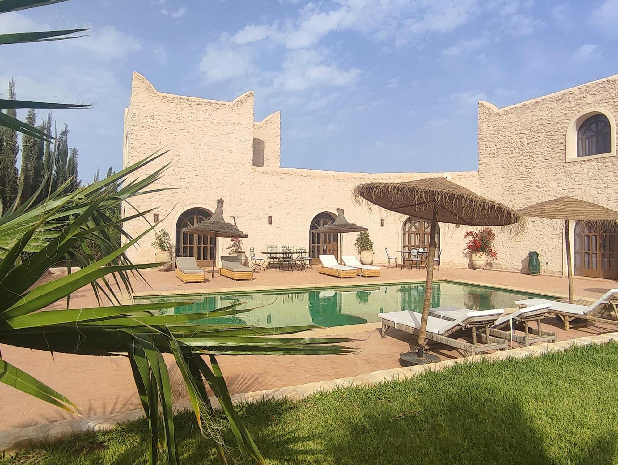 Riad Bini-Ddik As-Sawíra Exteriér fotografie