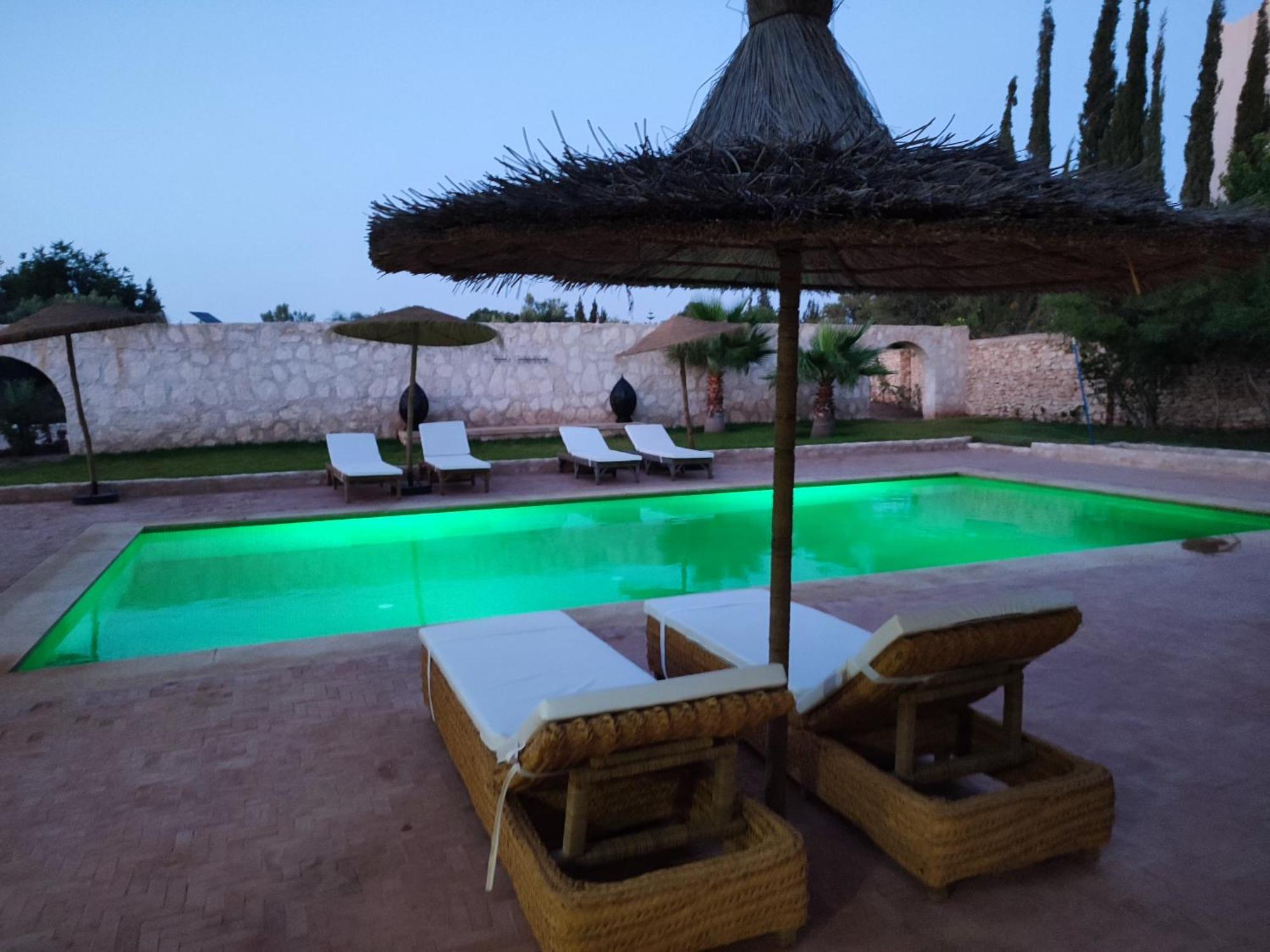Riad Bini-Ddik As-Sawíra Exteriér fotografie