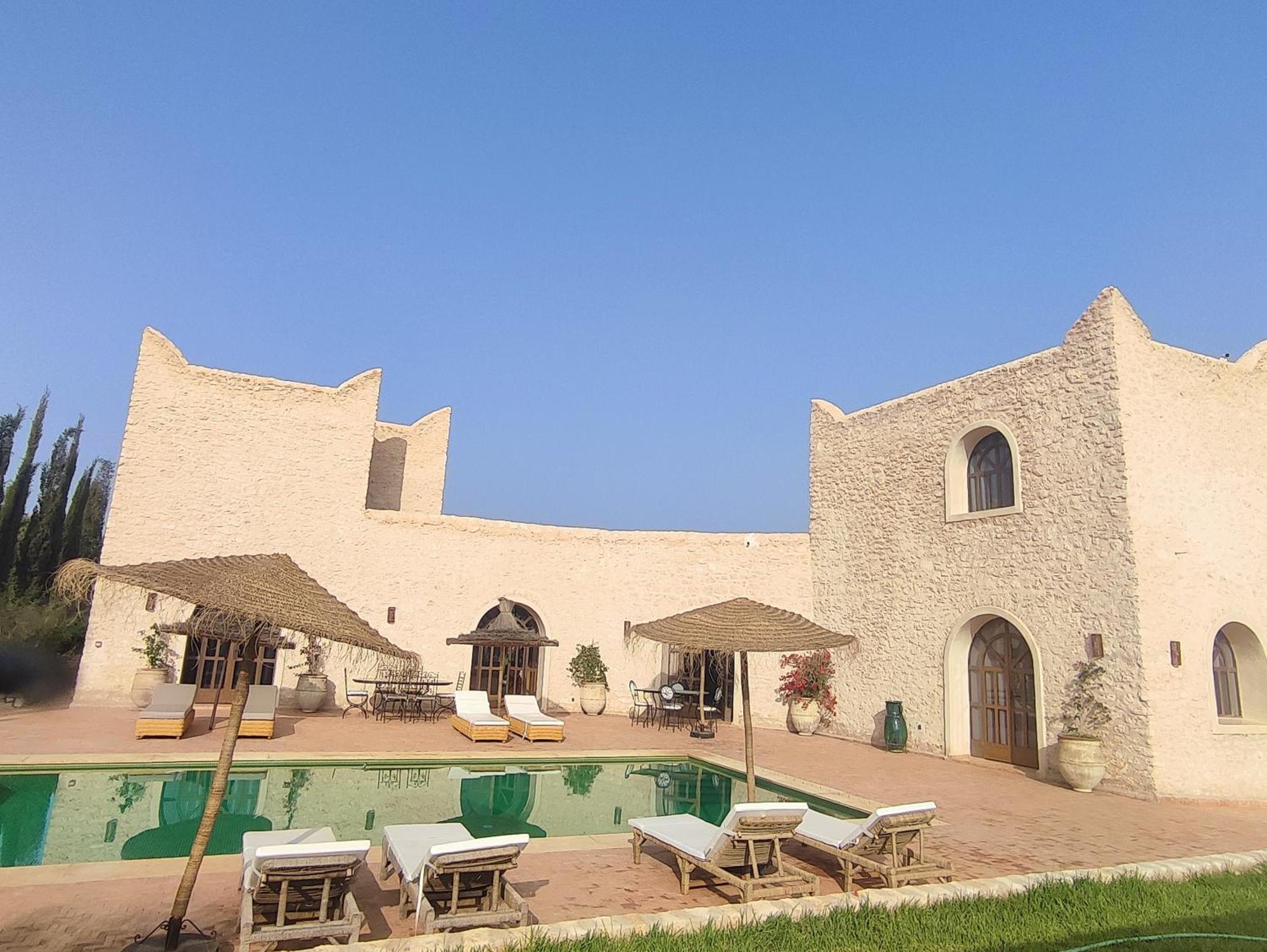 Riad Bini-Ddik As-Sawíra Exteriér fotografie