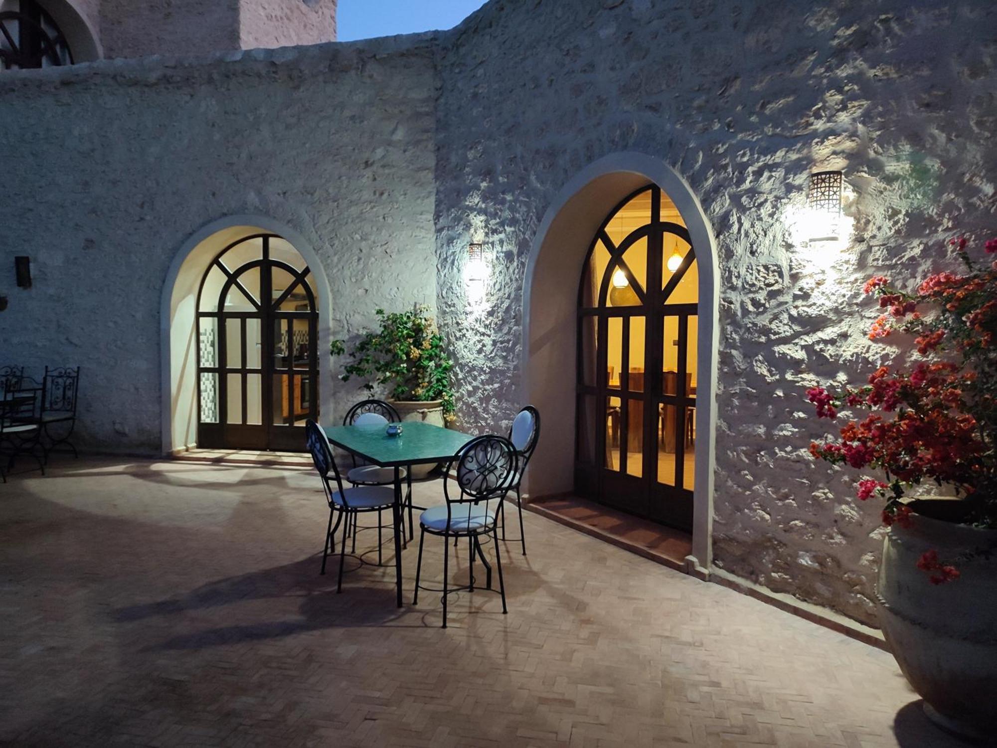 Riad Bini-Ddik As-Sawíra Exteriér fotografie